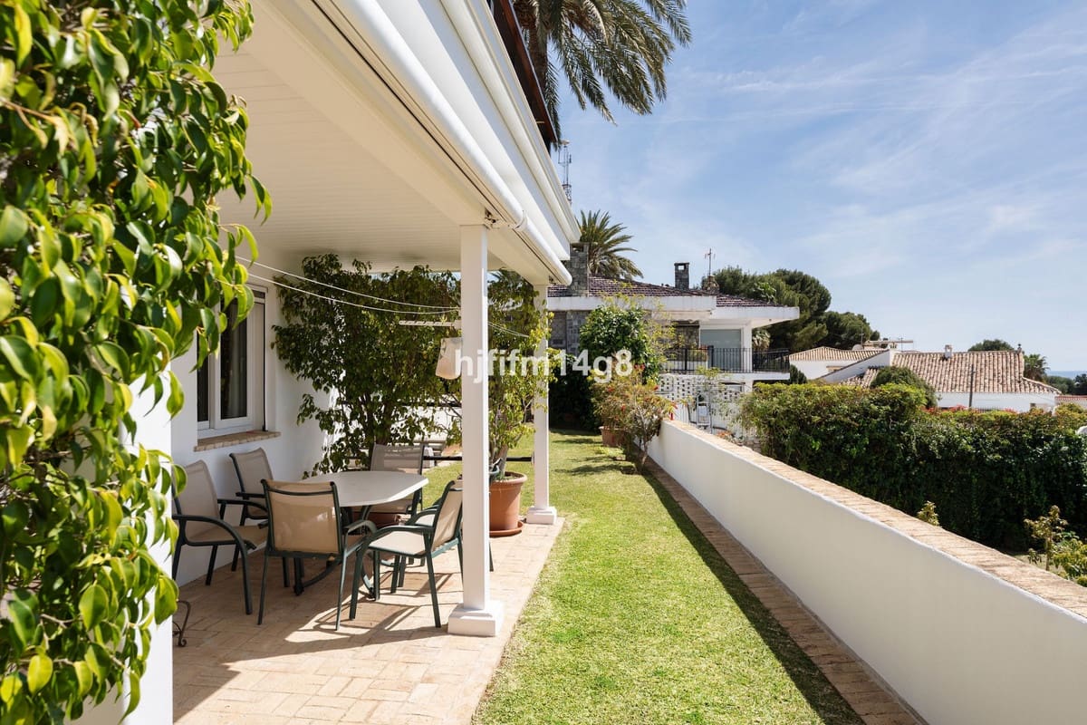 4 bedroom Villa for sale in Nueva Andalucia - € 1,995,000 (Ref: 9080945)