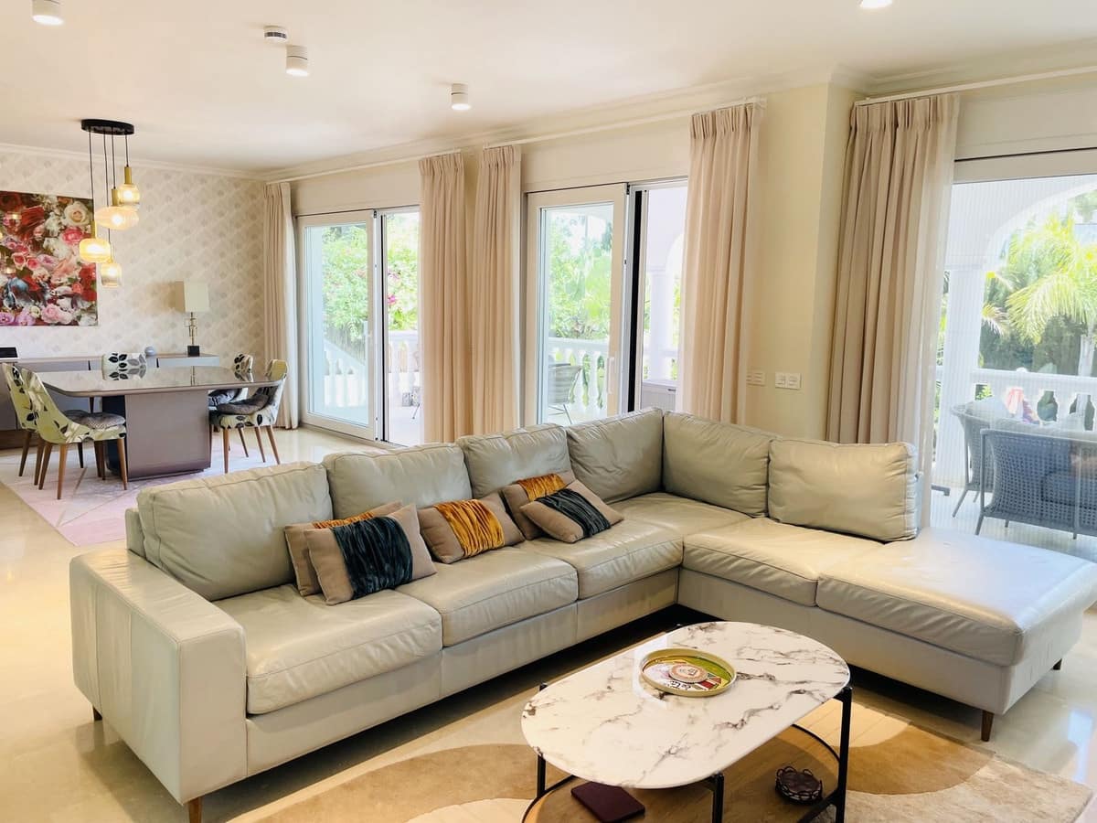 5 bedroom Villa for sale in Marbella with garage - € 1,998,500 (Ref: 9080947)