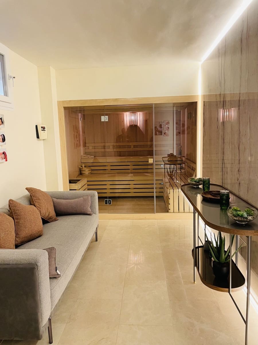 5 bedroom Villa for sale in Marbella with garage - € 1,998,500 (Ref: 9080947)