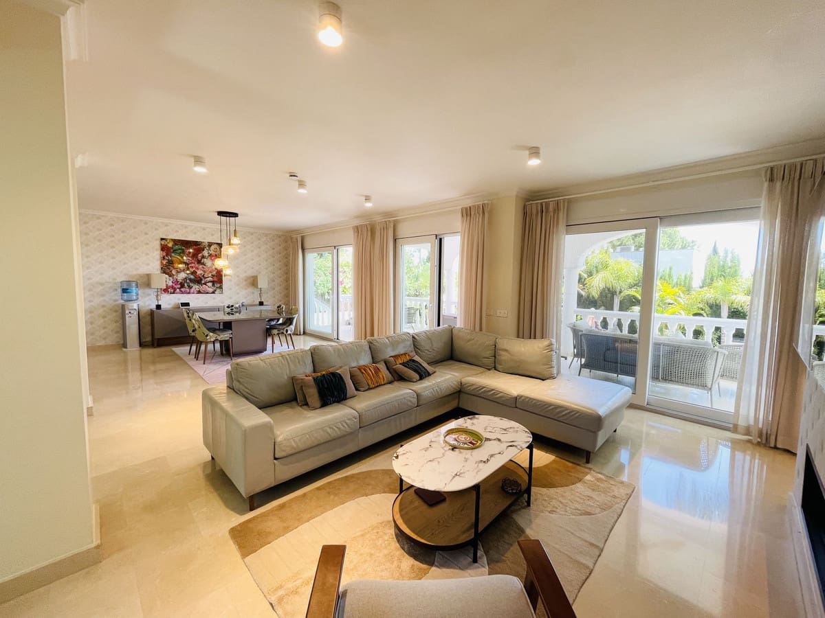 5 bedroom Villa for sale in Marbella with garage - € 1,998,500 (Ref: 9080947)