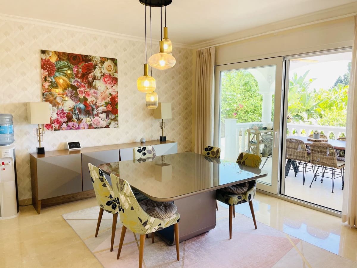 5 bedroom Villa for sale in Marbella with garage - € 1,998,500 (Ref: 9080947)