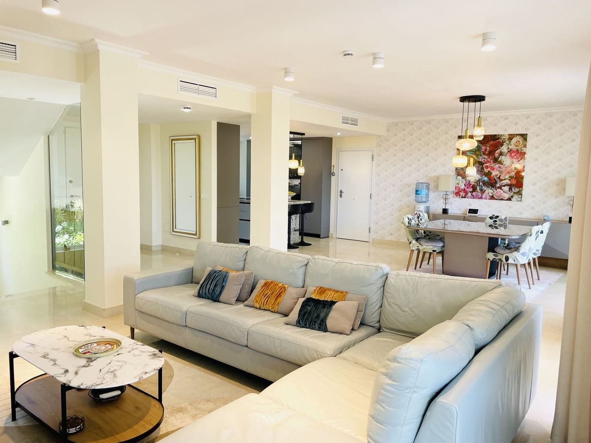 5 bedroom Villa for sale in Marbella with garage - € 1,998,500 (Ref: 9080947)