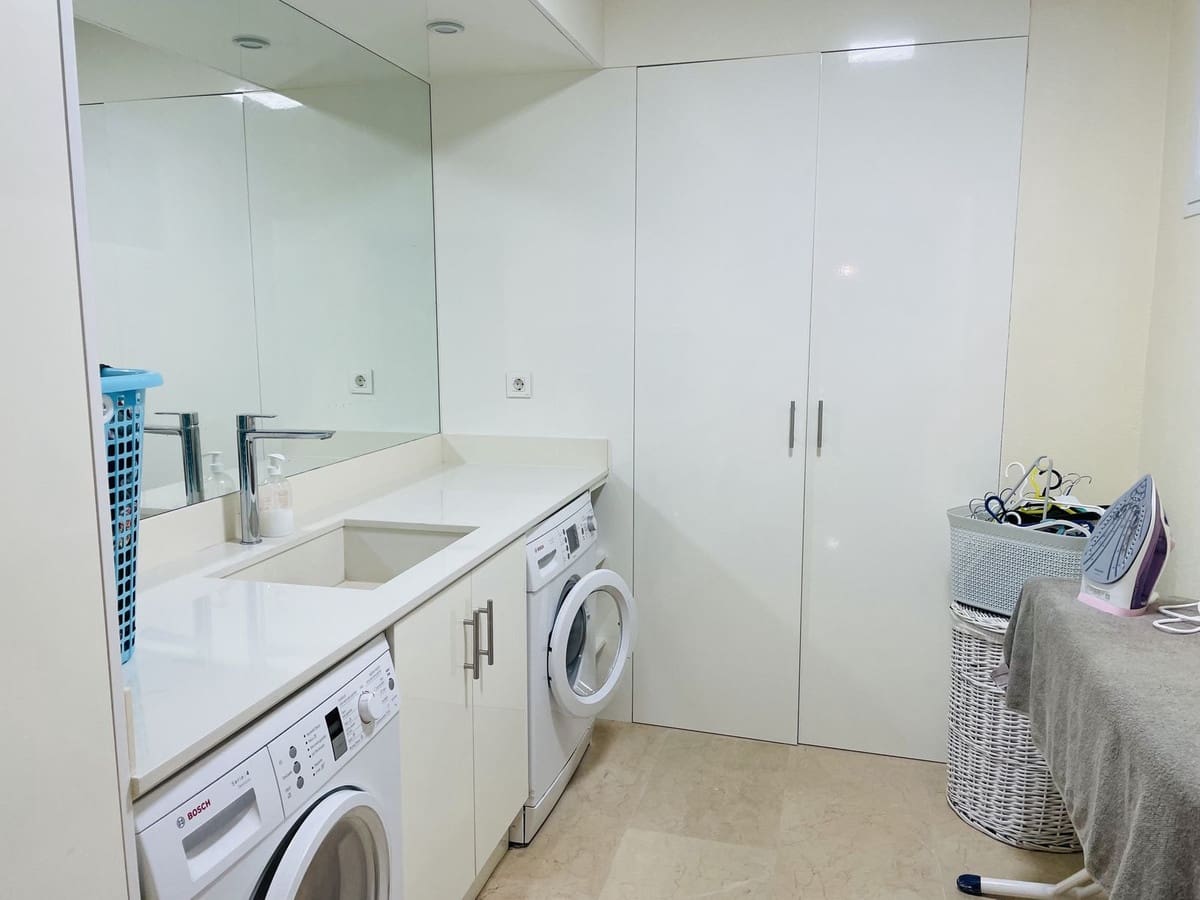 5 bedroom Villa for sale in Marbella with garage - € 1,998,500 (Ref: 9080947)