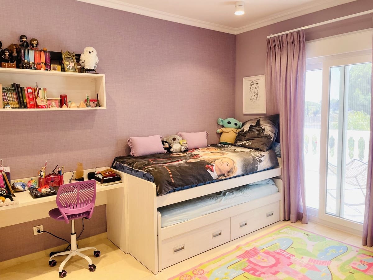 5 bedroom Villa for sale in Marbella with garage - € 1,998,500 (Ref: 9080947)