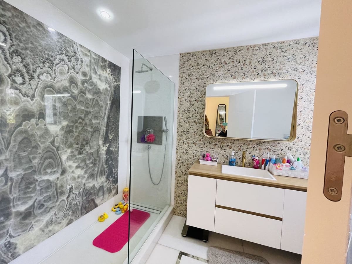 5 bedroom Villa for sale in Marbella with garage - € 1,998,500 (Ref: 9080947)