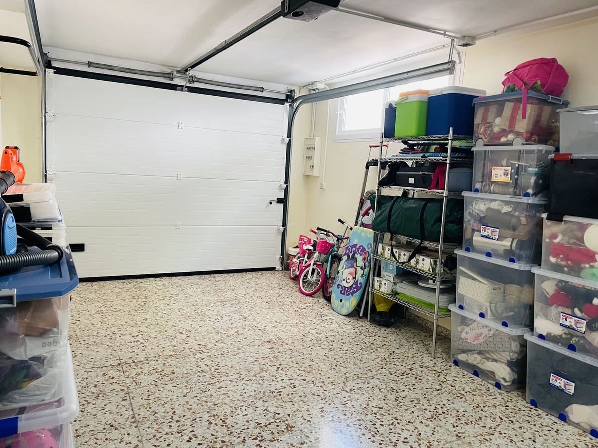 5 bedroom Villa for sale in Marbella with garage - € 1,998,500 (Ref: 9080947)