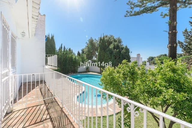 5 soveværelse Villa til salg i Nueva Andalucia, Marbella - € 1.695.000 (Ref: 9080949)