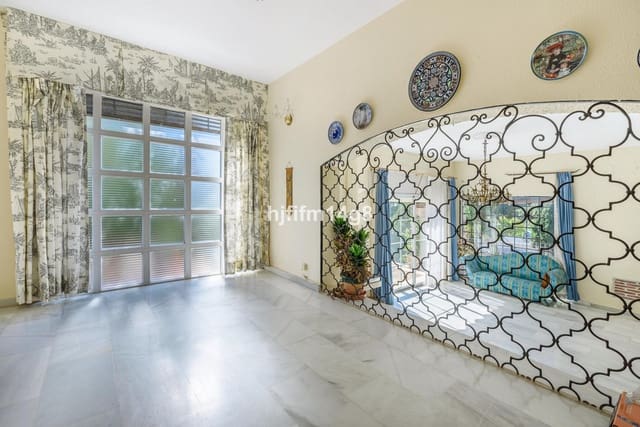 5 soveværelse Villa til salg i Nueva Andalucia, Marbella - € 1.695.000 (Ref: 9080949)