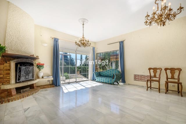 5 soveværelse Villa til salg i Nueva Andalucia, Marbella - € 1.695.000 (Ref: 9080949)