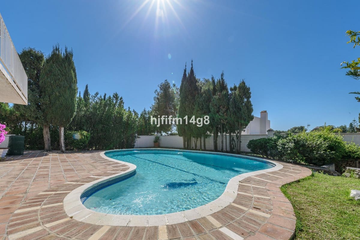 5 soveværelse Villa til salg i Nueva Andalucia - € 1.695.000 (Ref: 9080949)