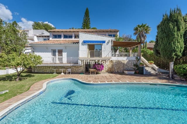 5 soveværelse Villa til salg i Nueva Andalucia, Marbella - € 1.695.000 (Ref: 9080949)