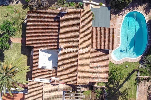 5 soveværelse Villa til salg i Nueva Andalucia, Marbella - € 1.695.000 (Ref: 9080949)