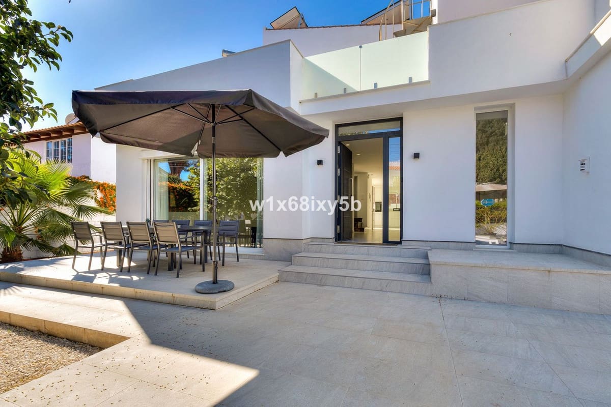 6 bedroom Villa for sale in San Pedro de Alcantara - € 1,990,000 (Ref: 9080951)