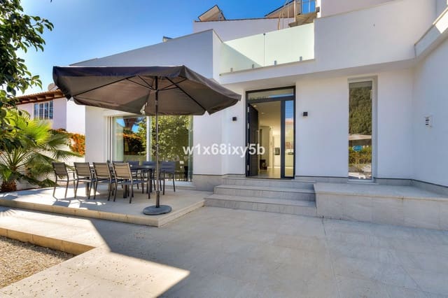 6 bedroom Villa for sale in San Pedro de Alcantara, Marbella - € 1,990,000 (Ref: 9080951)
