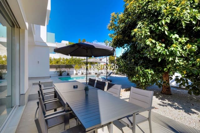 6 bedroom Villa for sale in San Pedro de Alcantara, Marbella - € 1,990,000 (Ref: 9080951)