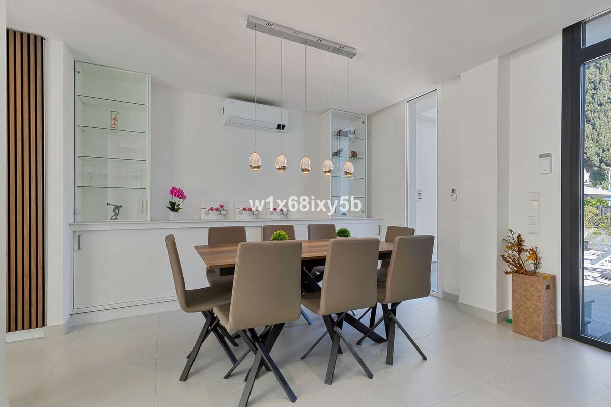 6 bedroom Villa for sale in San Pedro de Alcantara - € 1,990,000 (Ref: 9080951)