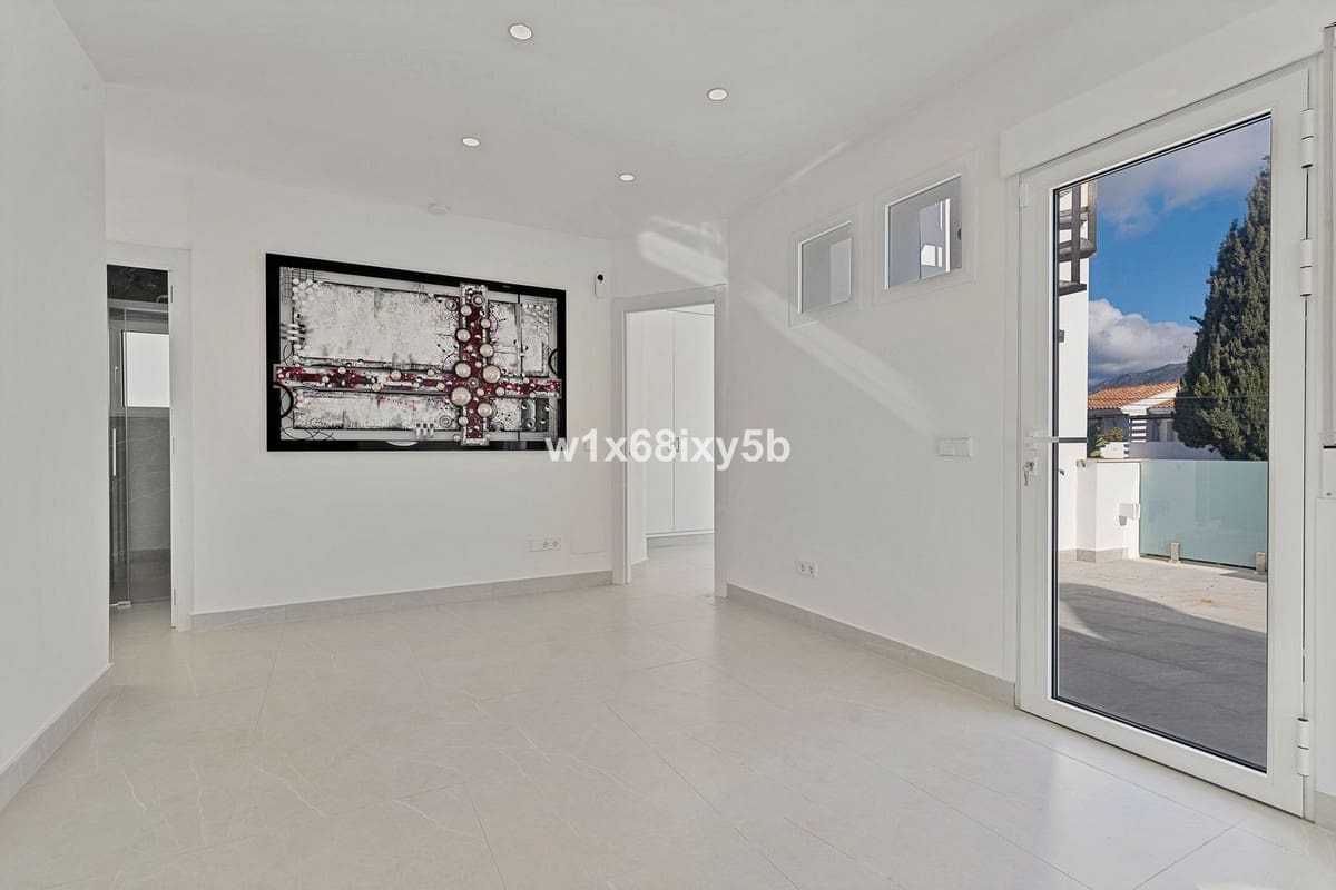 6 bedroom Villa for sale in San Pedro de Alcantara - € 1,990,000 (Ref: 9080951)