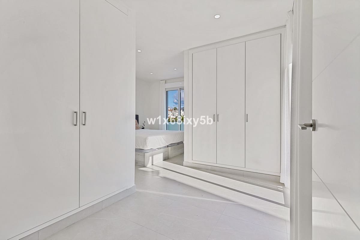 6 bedroom Villa for sale in San Pedro de Alcantara - € 1,990,000 (Ref: 9080951)