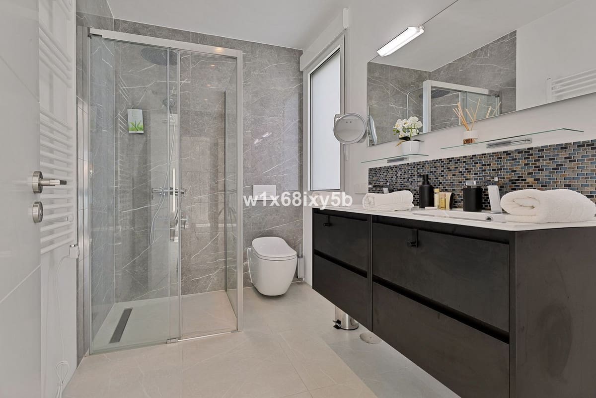 6 bedroom Villa for sale in San Pedro de Alcantara - € 1,990,000 (Ref: 9080951)