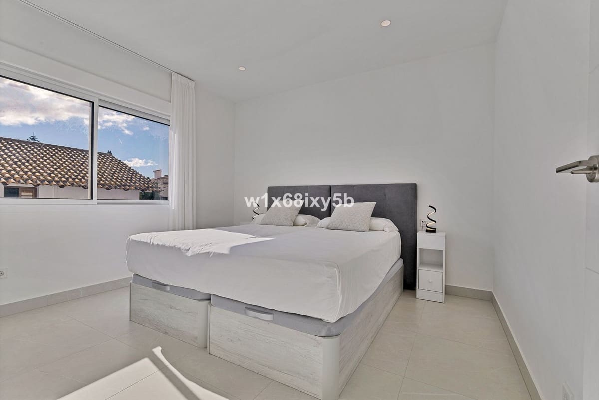 6 bedroom Villa for sale in San Pedro de Alcantara - € 1,990,000 (Ref: 9080951)