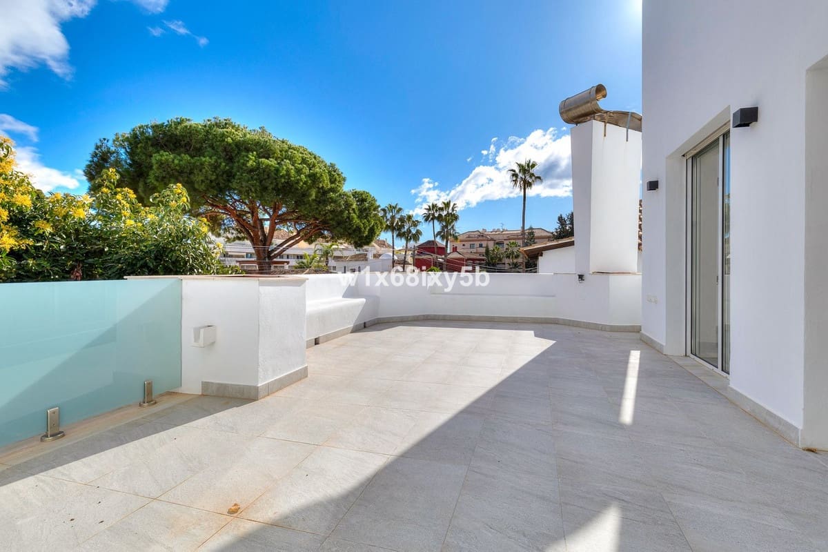 6 bedroom Villa for sale in San Pedro de Alcantara - € 1,990,000 (Ref: 9080951)