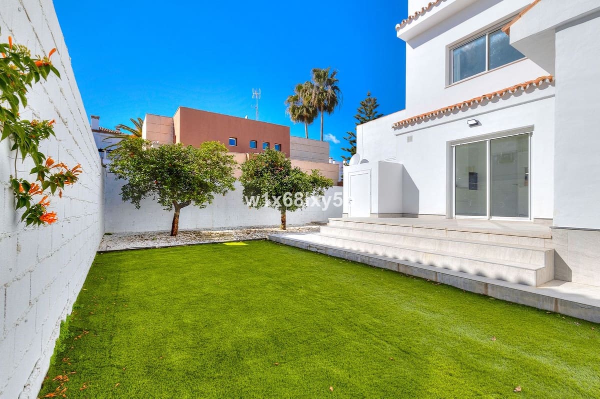 6 bedroom Villa for sale in San Pedro de Alcantara - € 1,990,000 (Ref: 9080951)