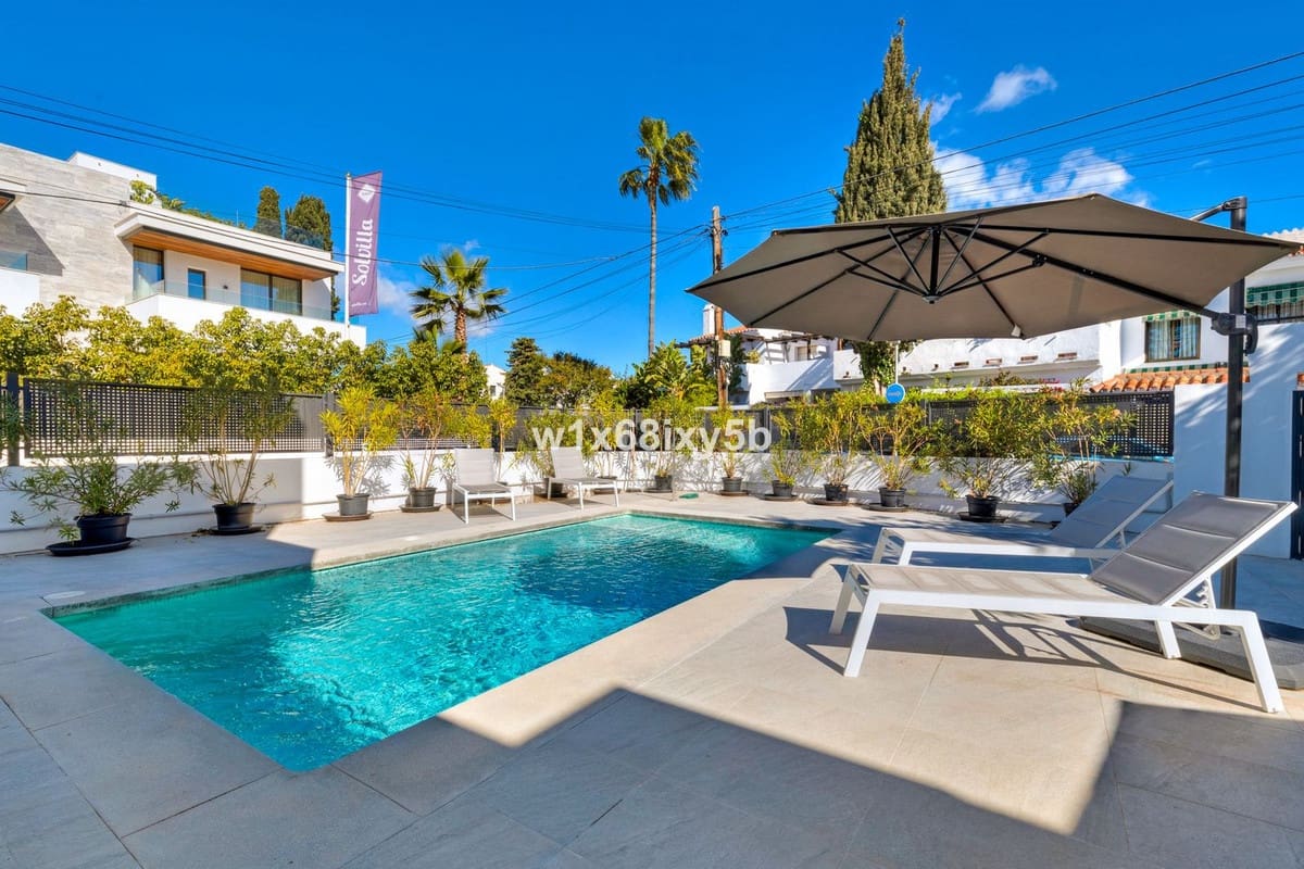 6 bedroom Villa for sale in San Pedro de Alcantara - € 1,990,000 (Ref: 9080951)