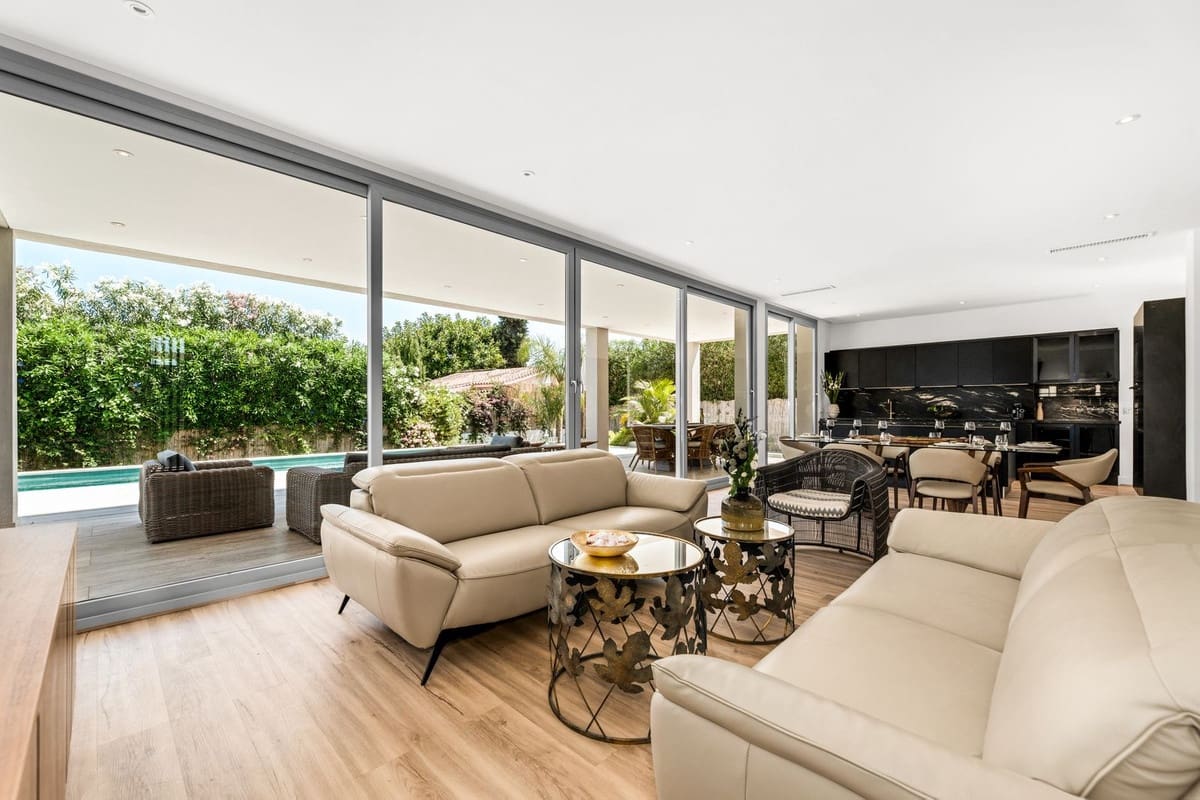 5 bedroom Villa for sale in San Pedro de Alcantara - € 2,950,000 (Ref: 9081098)