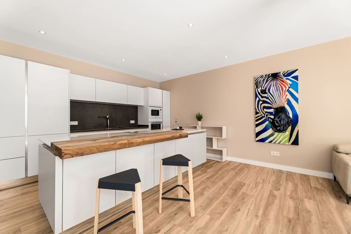 5 bedroom Villa for sale in San Pedro de Alcantara - € 2,950,000 (Ref: 9081098)