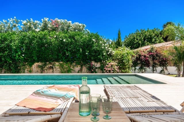 5 bedroom Villa for sale in San Pedro de Alcantara, Marbella - € 2,950,000 (Ref: 9081098)