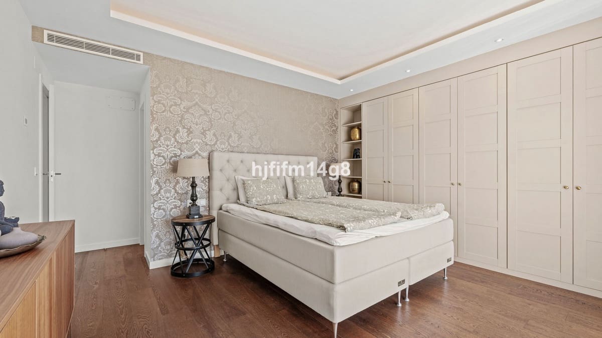 5 bedroom Villa for sale in San Pedro de Alcantara - € 2,590,000 (Ref: 9081101)