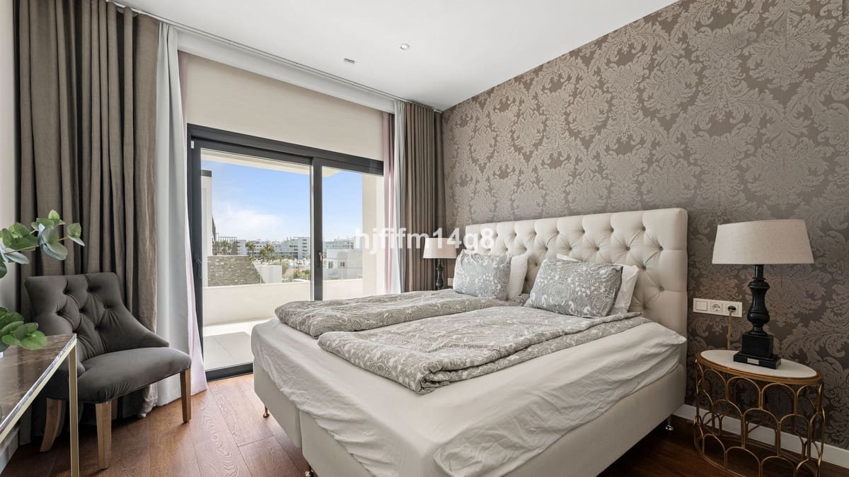 5 bedroom Villa for sale in San Pedro de Alcantara - € 2,590,000 (Ref: 9081101)