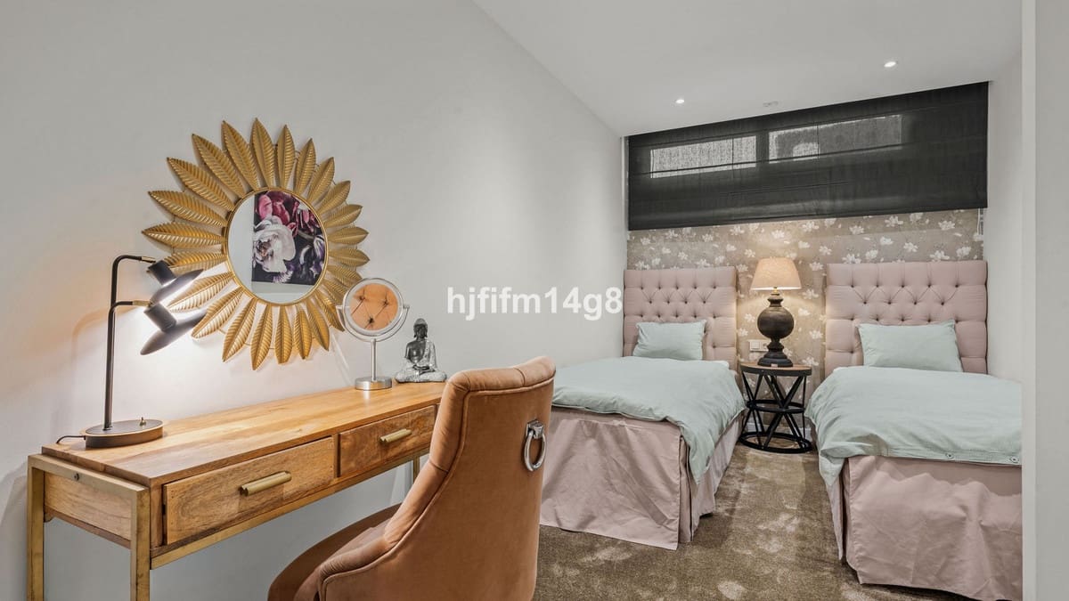 5 bedroom Villa for sale in San Pedro de Alcantara - € 2,590,000 (Ref: 9081101)