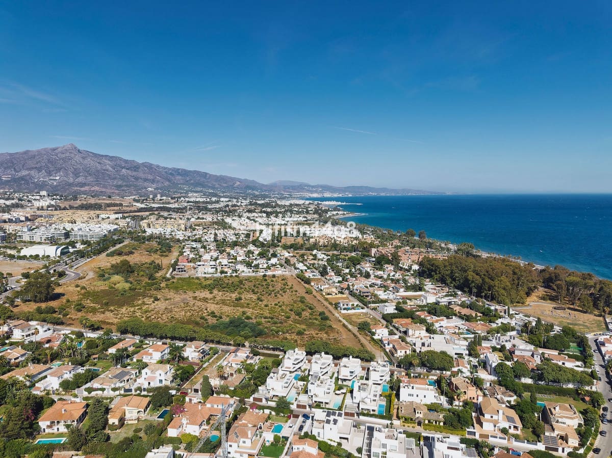 5 bedroom Villa for sale in San Pedro de Alcantara - € 2,590,000 (Ref: 9081101)