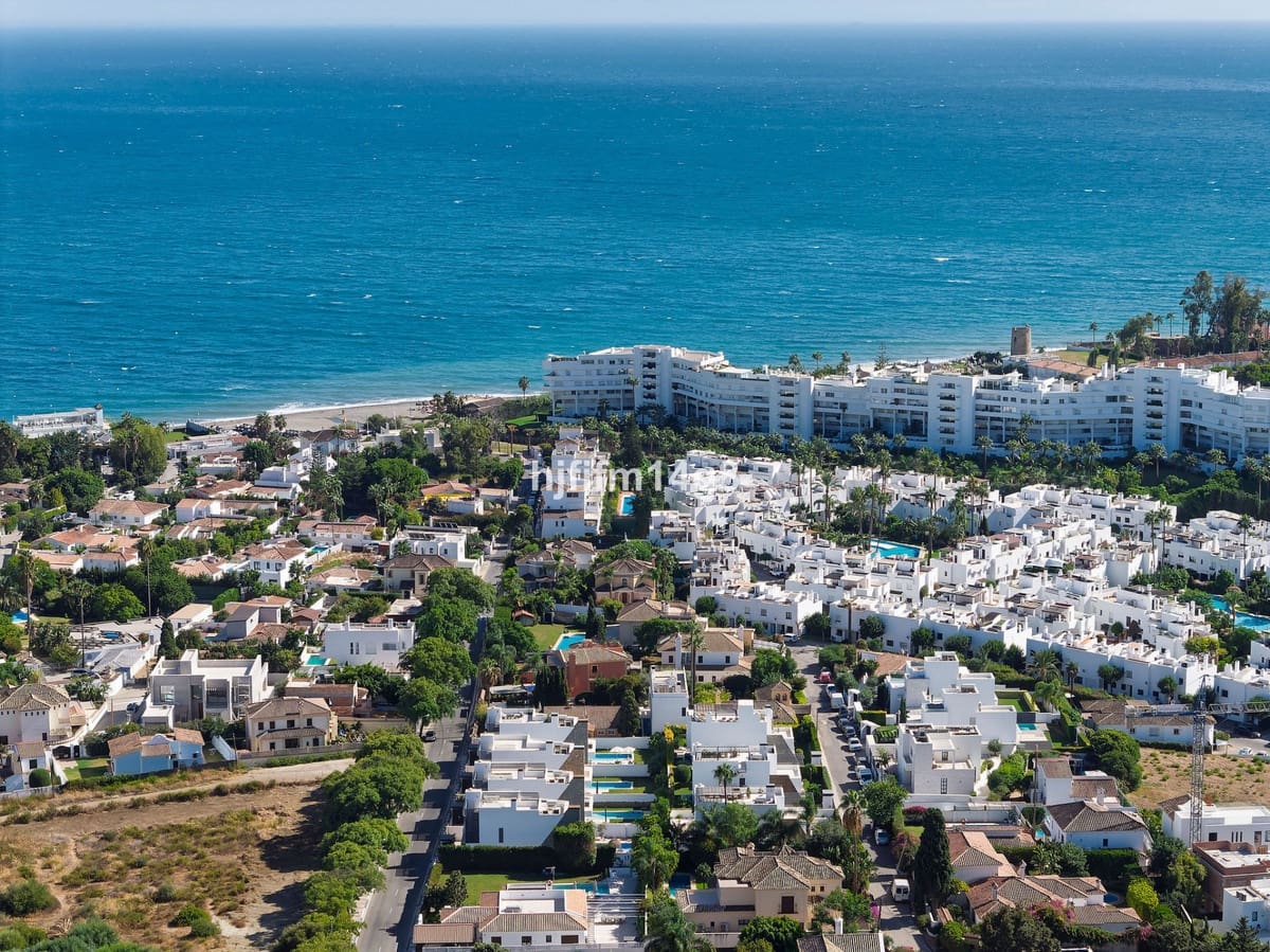 5 bedroom Villa for sale in San Pedro de Alcantara - € 2,590,000 (Ref: 9081101)