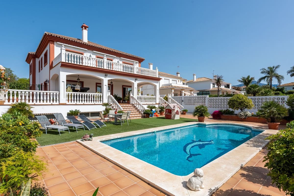6 Zimmer Villa zu verkaufen in San Pedro de Alcantara mit Garage - 2.750.000 € (Ref: 9081102)