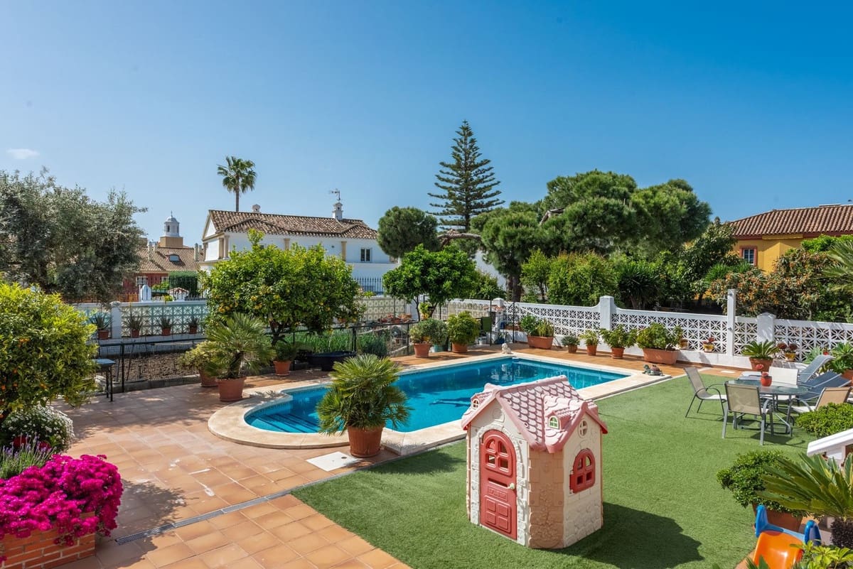 6 Zimmer Villa zu verkaufen in San Pedro de Alcantara mit Garage - 2.750.000 € (Ref: 9081102)