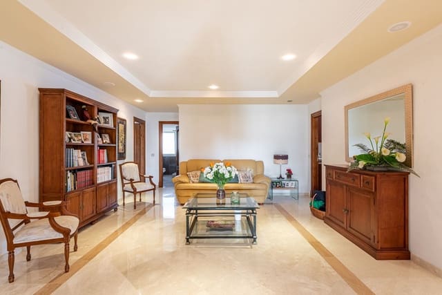 6 sypialnia Willa na sprzedaż w San Pedro de Alcantara, Marbella z garażem - 2 750 000 € (Ref: 9081102)