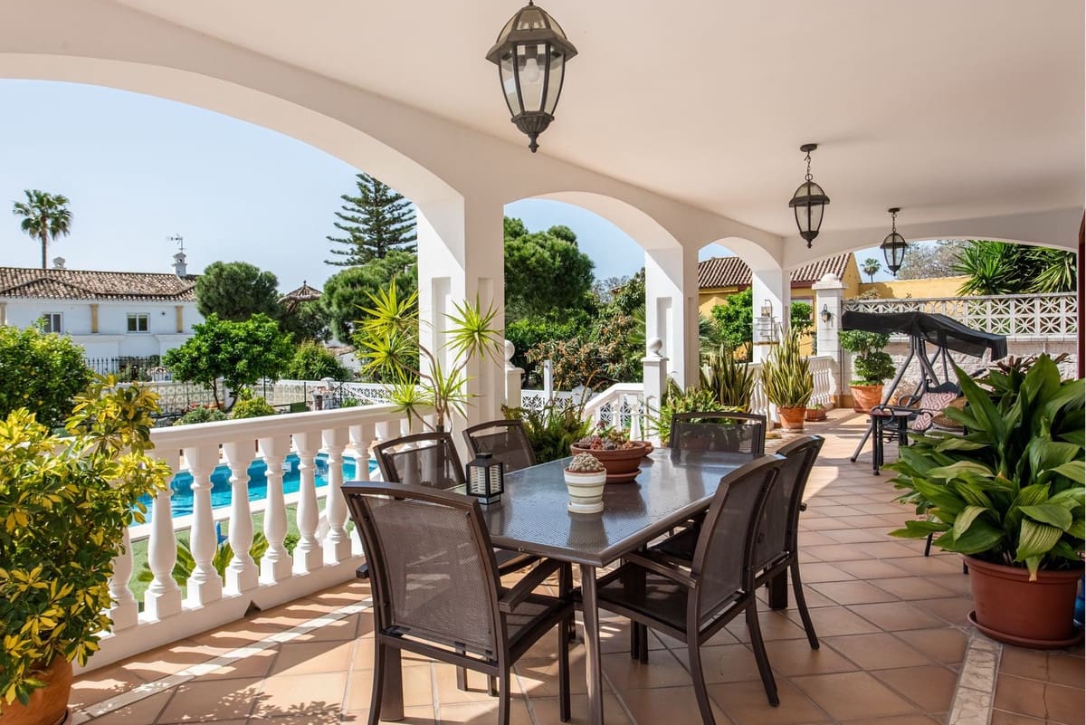 6 Zimmer Villa zu verkaufen in San Pedro de Alcantara mit Garage - 2.750.000 € (Ref: 9081102)