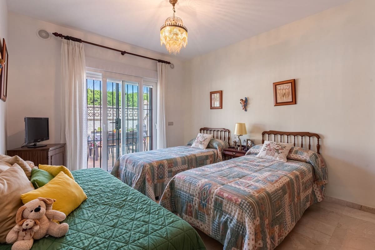 6 Zimmer Villa zu verkaufen in San Pedro de Alcantara mit Garage - 2.750.000 € (Ref: 9081102)