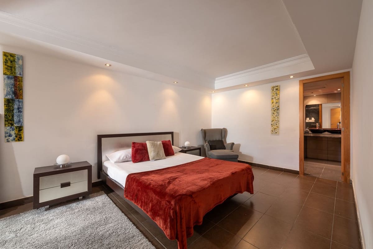 4 bedroom Villa for sale in Golden Mile with garage - € 2,875,000 (Ref: 9081105)