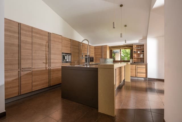 4 soverom Villa til salgs i Golden Mile, Marbella med garasje - € 2 875 000 (Ref: 9081105)