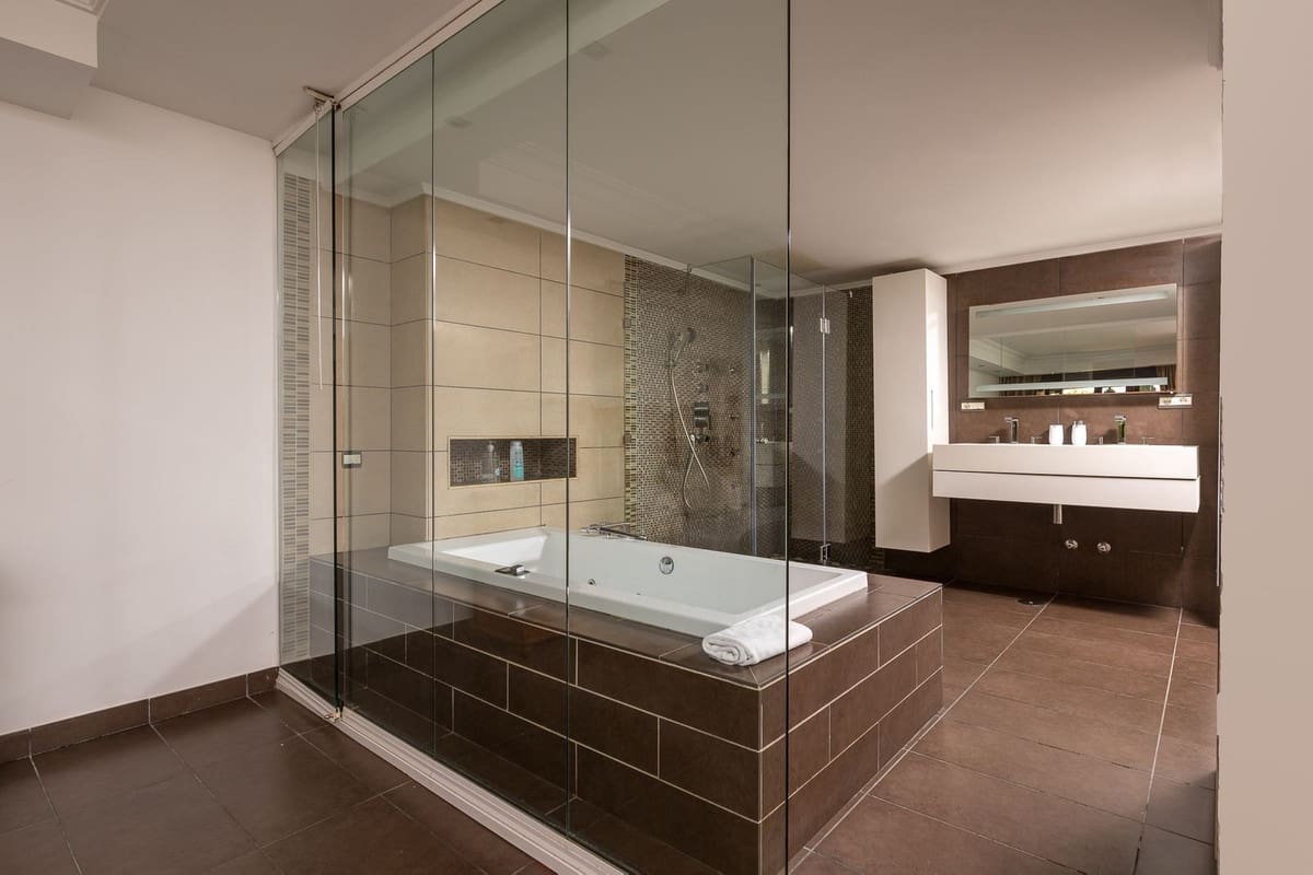 4 bedroom Villa for sale in Golden Mile with garage - € 2,875,000 (Ref: 9081105)