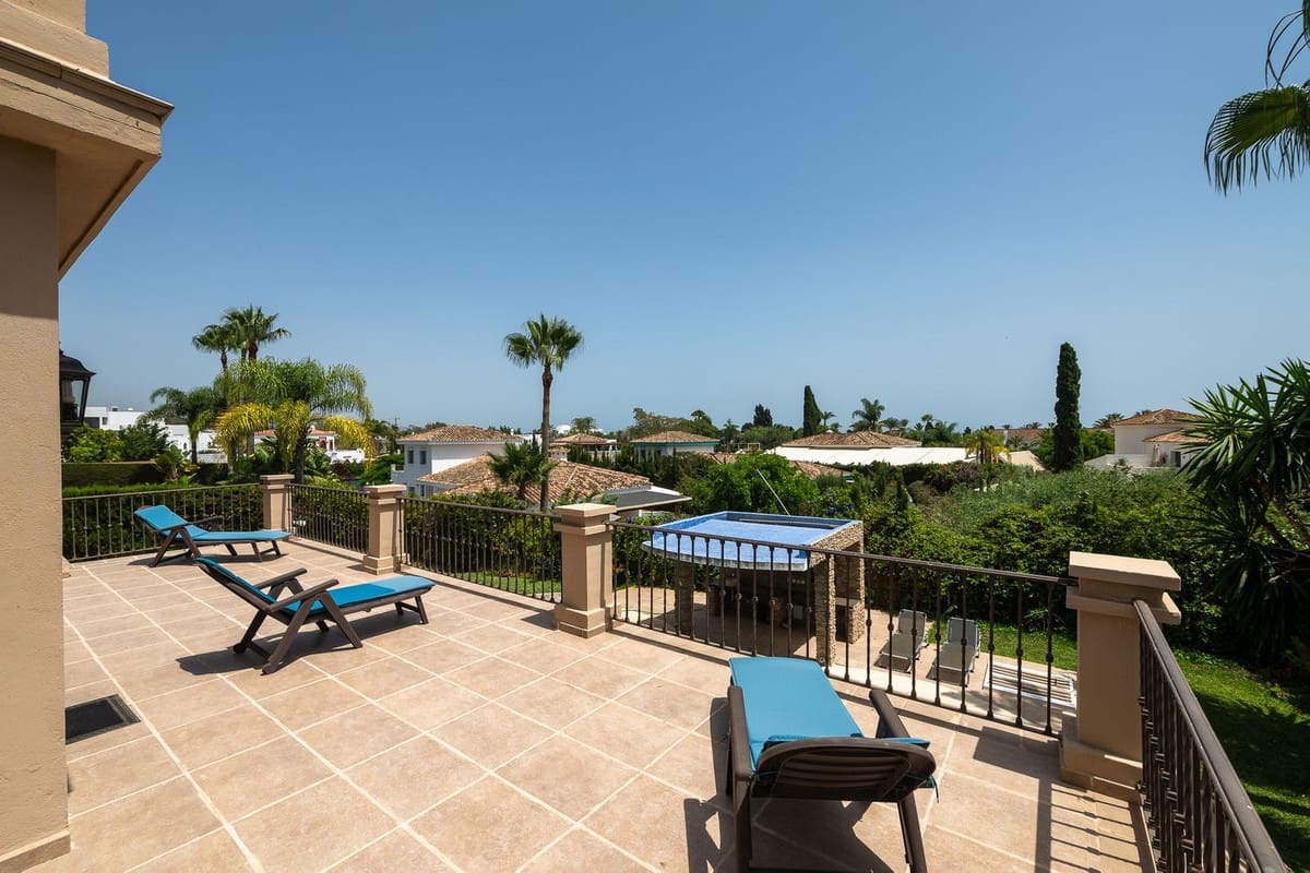 4 bedroom Villa for sale in Golden Mile with garage - € 2,875,000 (Ref: 9081105)