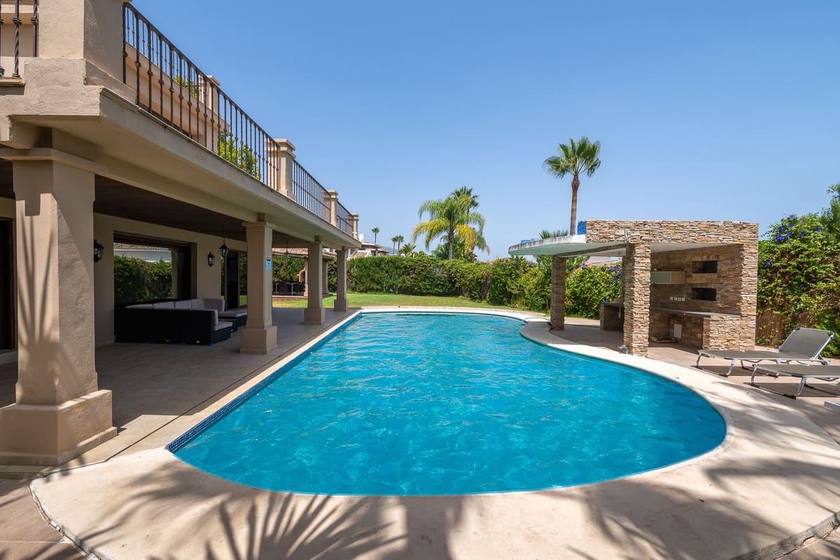4 bedroom Villa for sale in Golden Mile with garage - € 2,875,000 (Ref: 9081105)