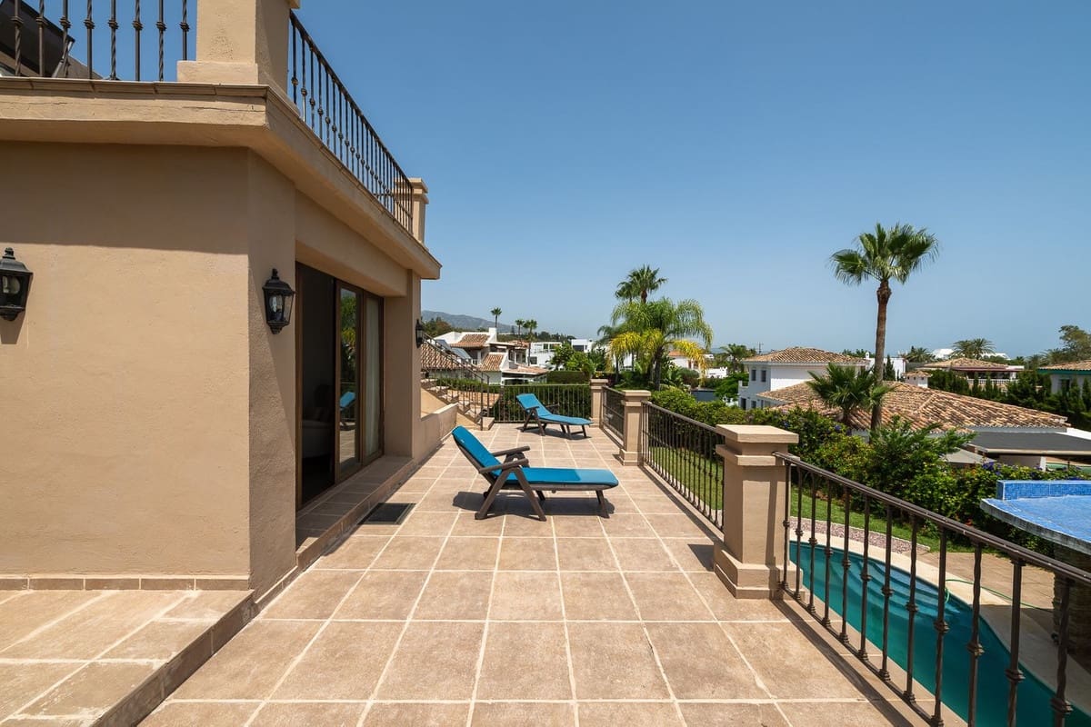 4 bedroom Villa for sale in Golden Mile with garage - € 2,875,000 (Ref: 9081105)