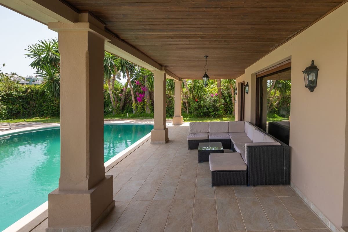 4 bedroom Villa for sale in Golden Mile with garage - € 2,875,000 (Ref: 9081105)