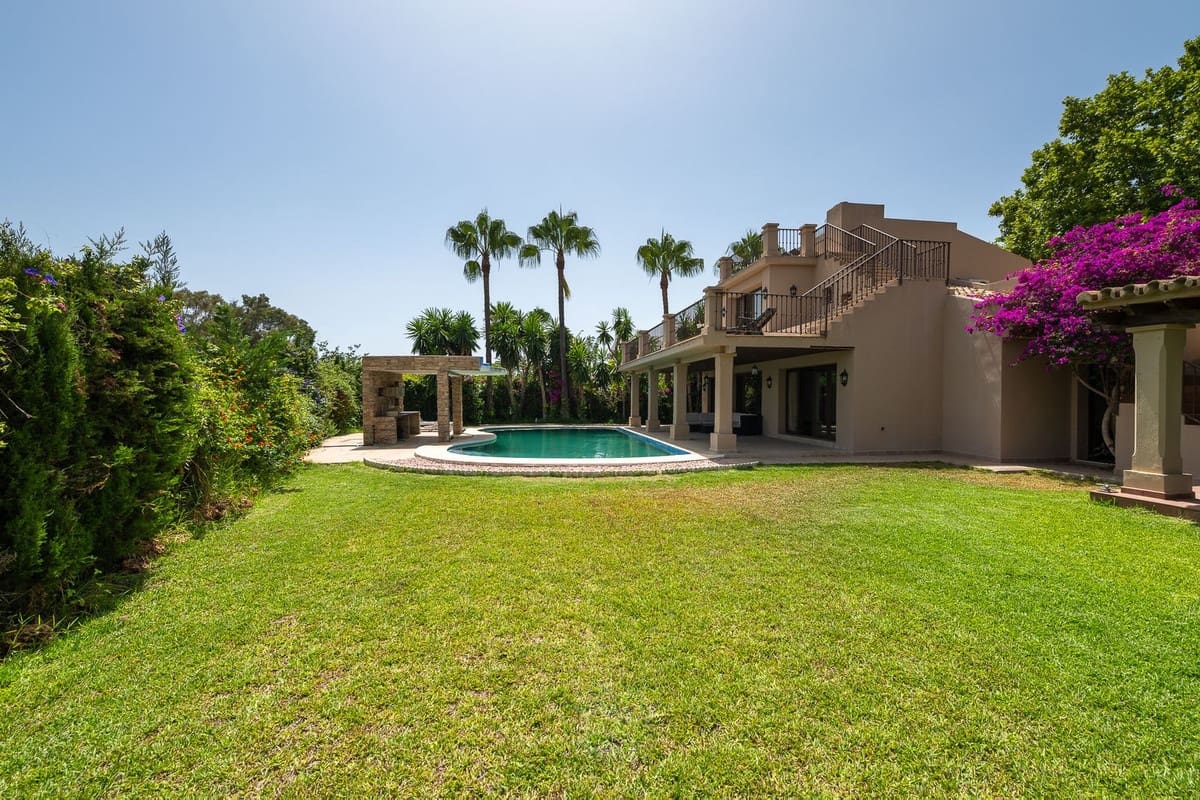 4 bedroom Villa for sale in Golden Mile with garage - € 2,875,000 (Ref: 9081105)