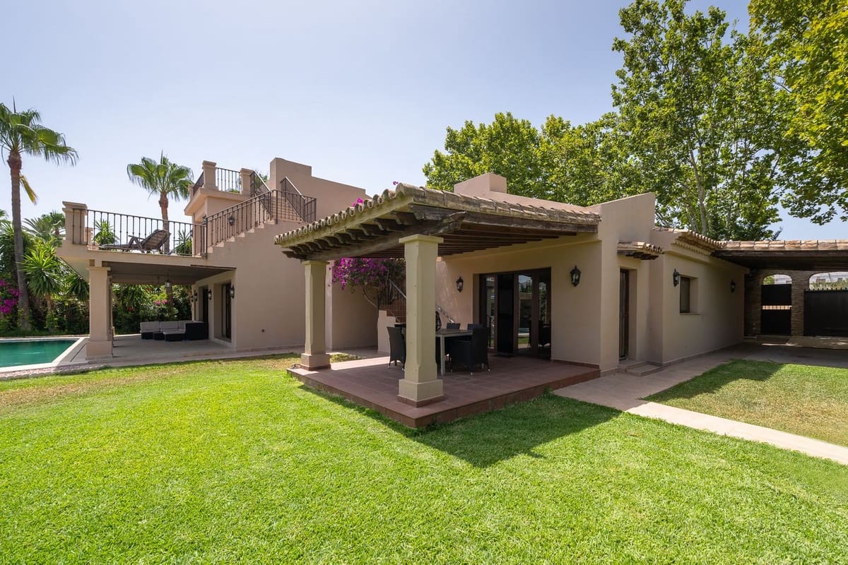 4 bedroom Villa for sale in Golden Mile with garage - € 2,875,000 (Ref: 9081105)