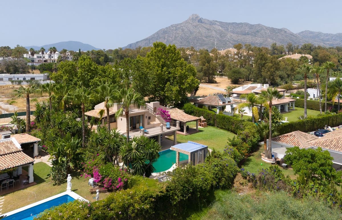 4 bedroom Villa for sale in Golden Mile with garage - € 2,875,000 (Ref: 9081105)